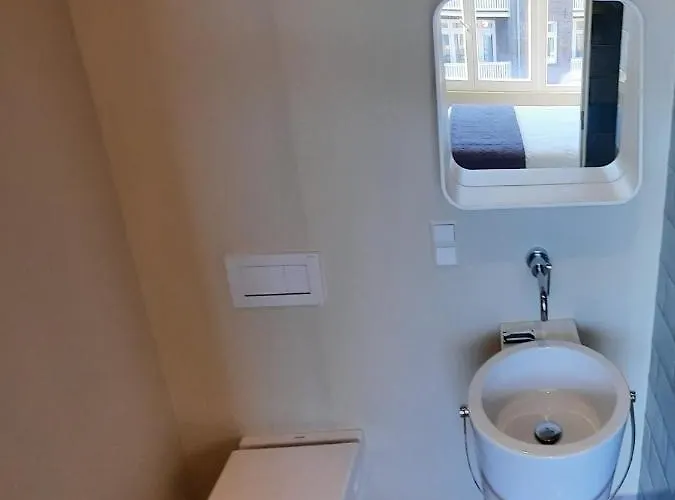 ゲストハウス Roomwest 3*