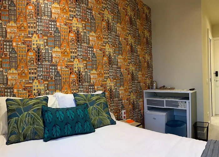 ゲストハウス Roomwest 3*